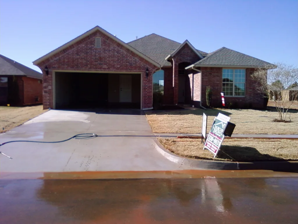Pressure washing house and driveway cleaning in Edmond OK after
