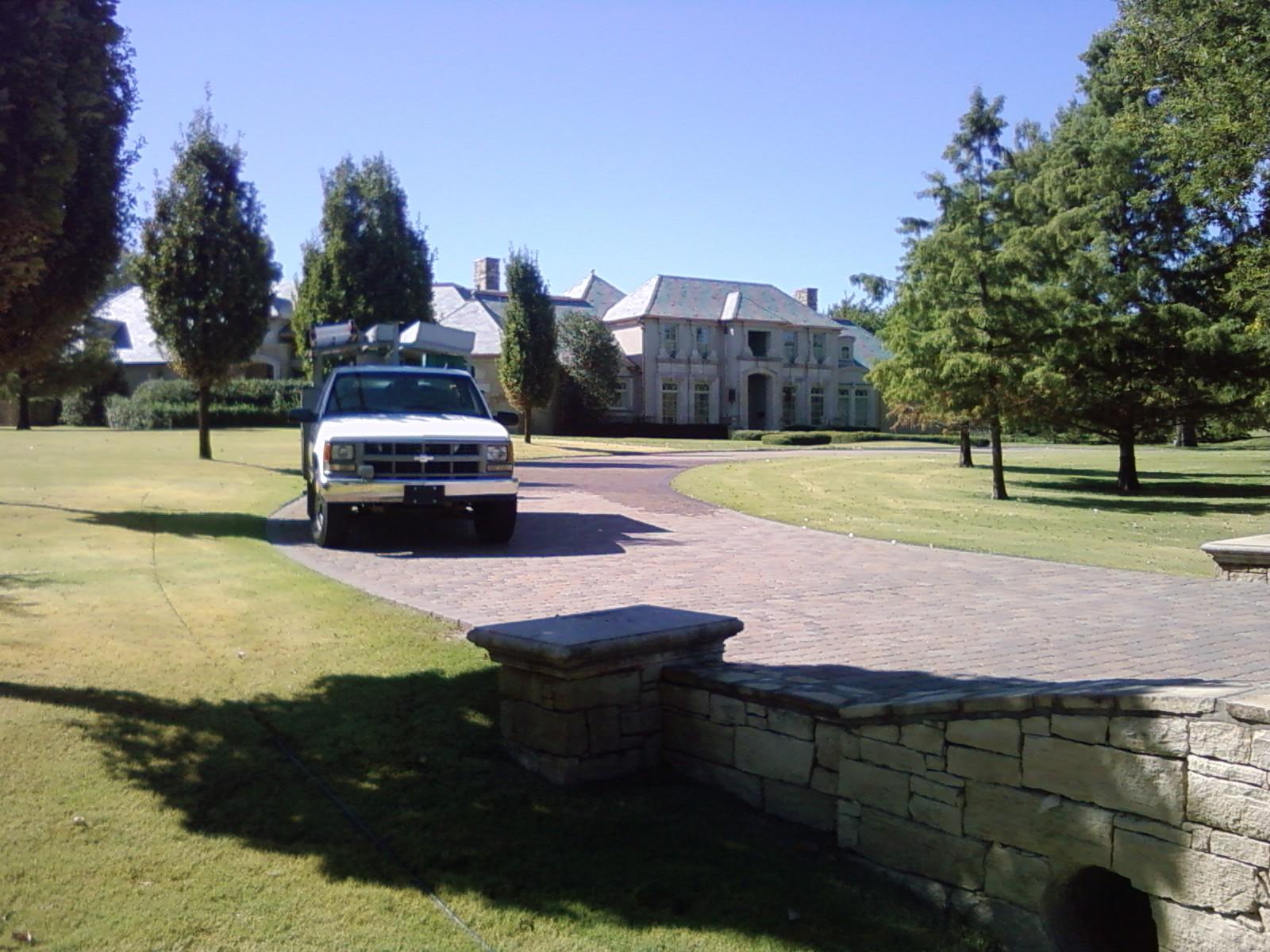 Driveway surface cleaning in Nichols Hills OK